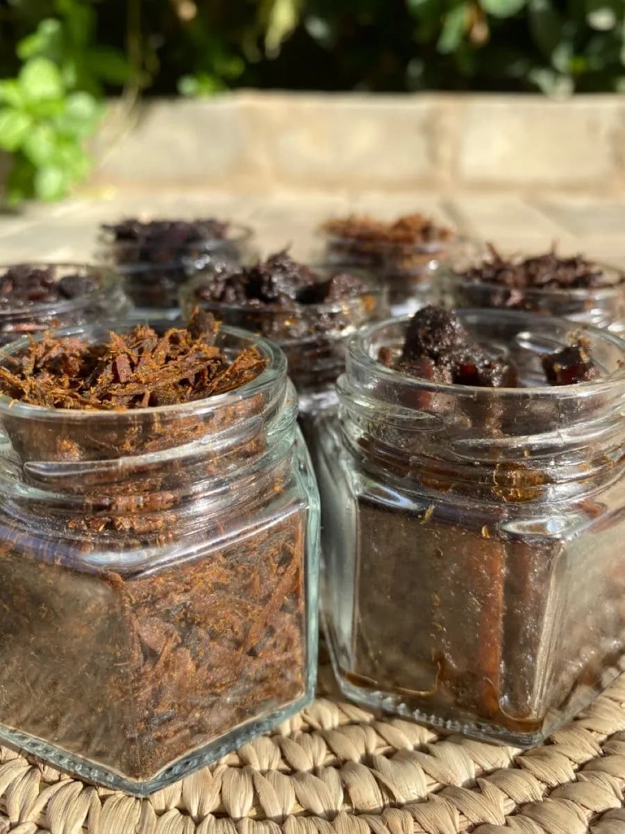 Savon noir aux plantes